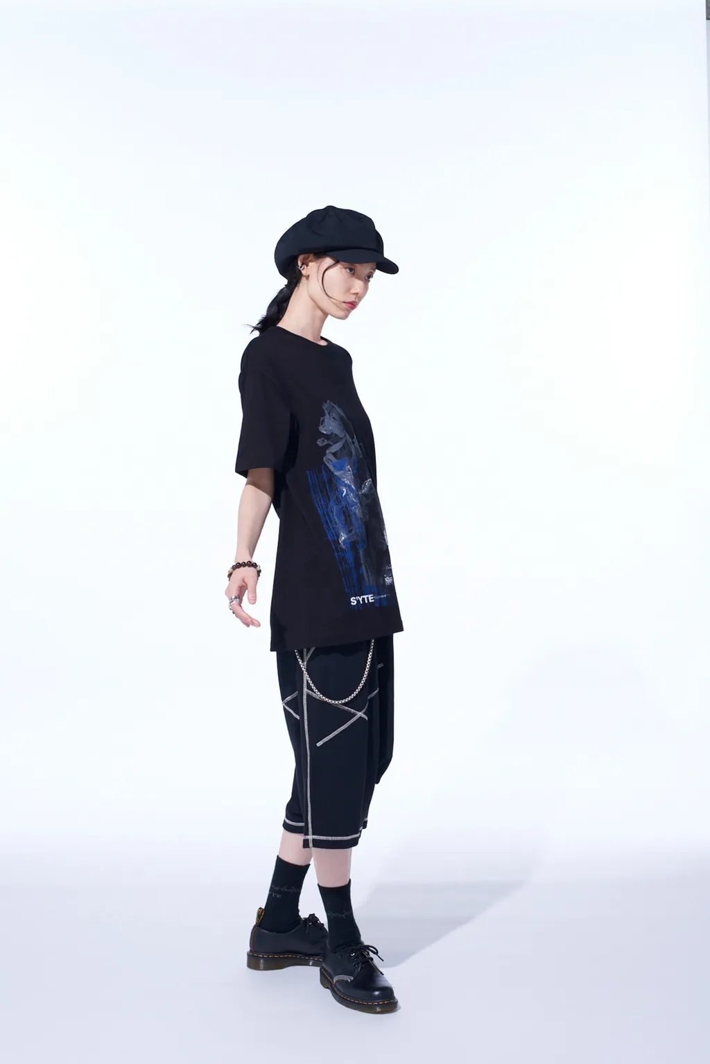 Graphic T-Shirt -Statue-