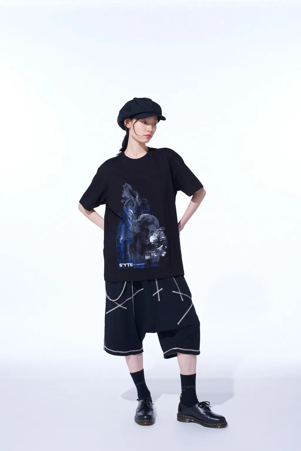 Graphic T-Shirt -Statue-