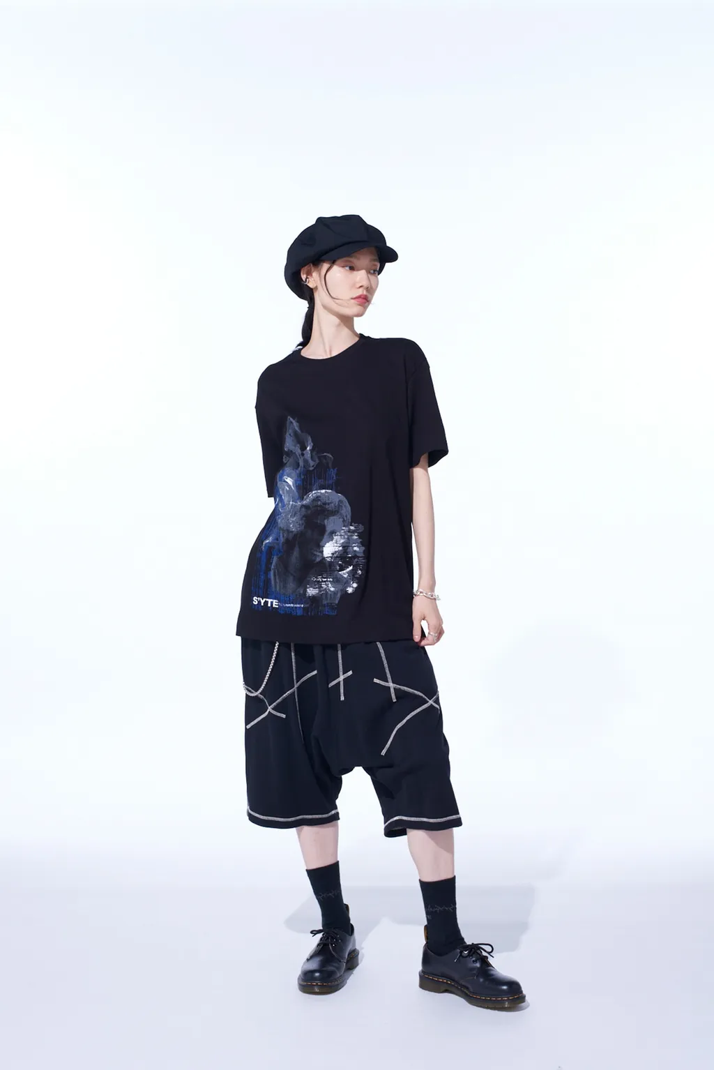 Graphic T-Shirt -Statue-