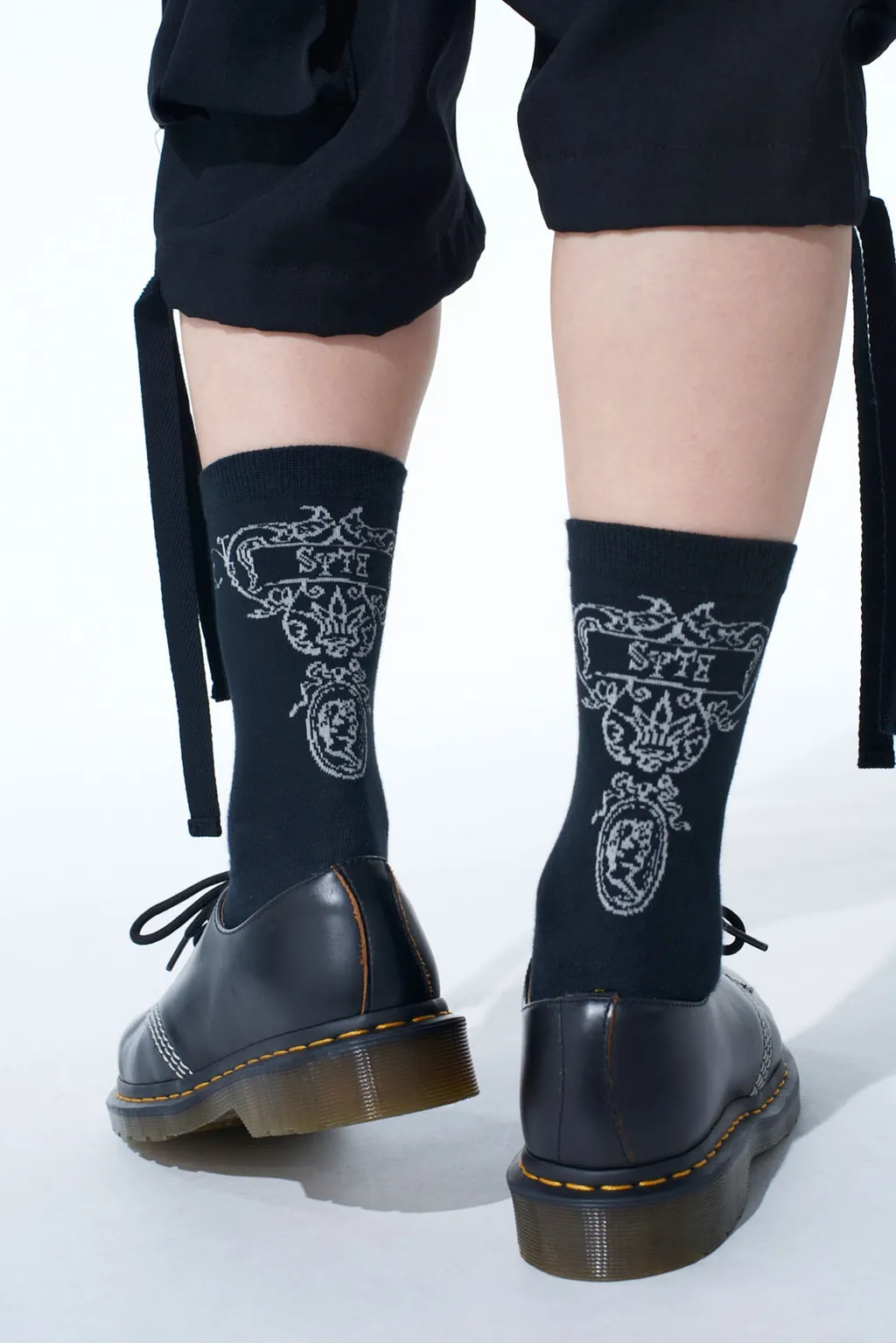 Cotton Plain Stitch Baroque Pattern Socks