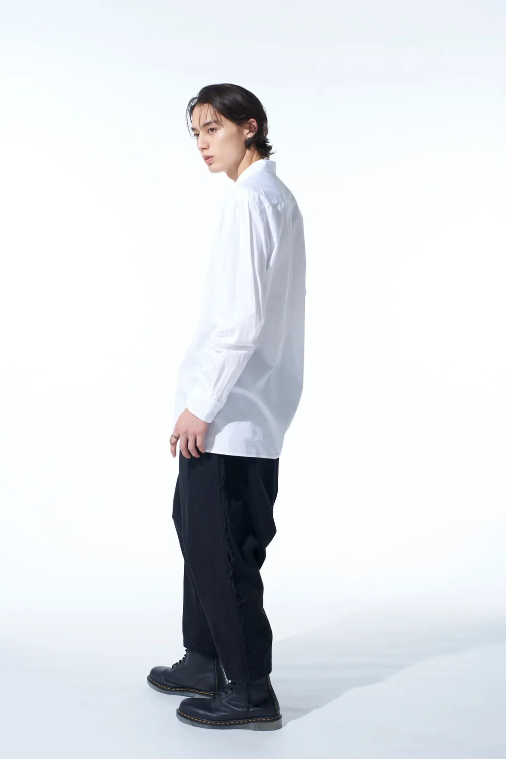 Cotton Broad「Black Is Modest」Message Printed Shirt