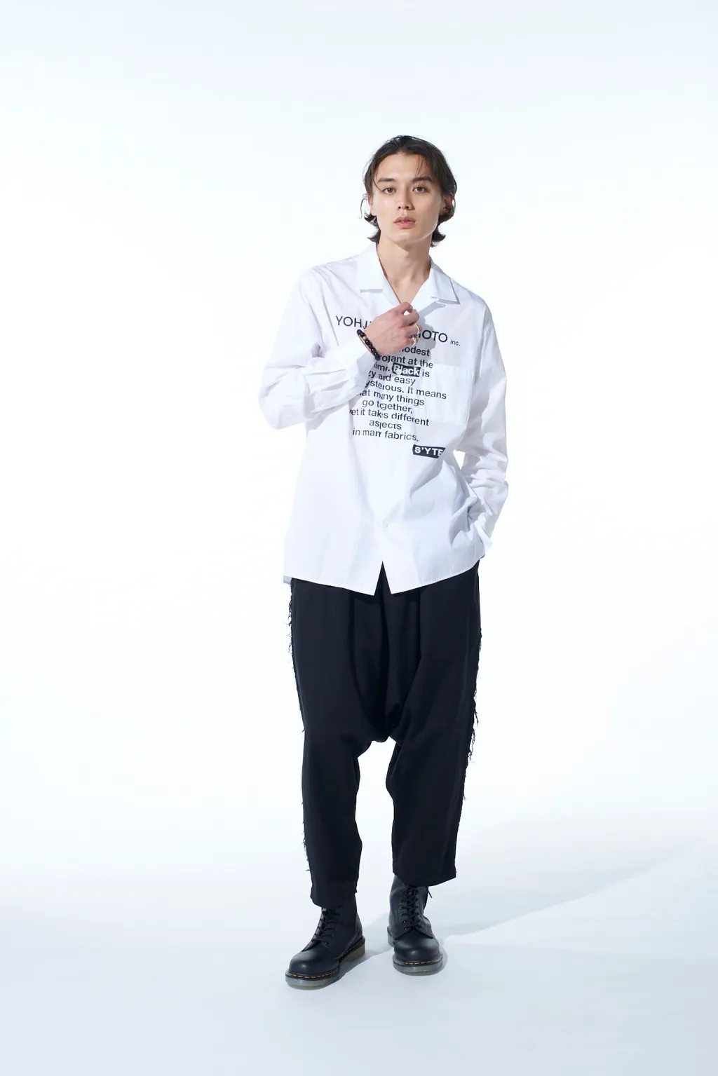 Cotton Broad「Black Is Modest」Message Printed Shirt