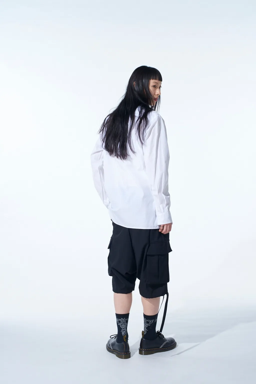 Cotton Broad「Black Is Modest」Message Printed Shirt