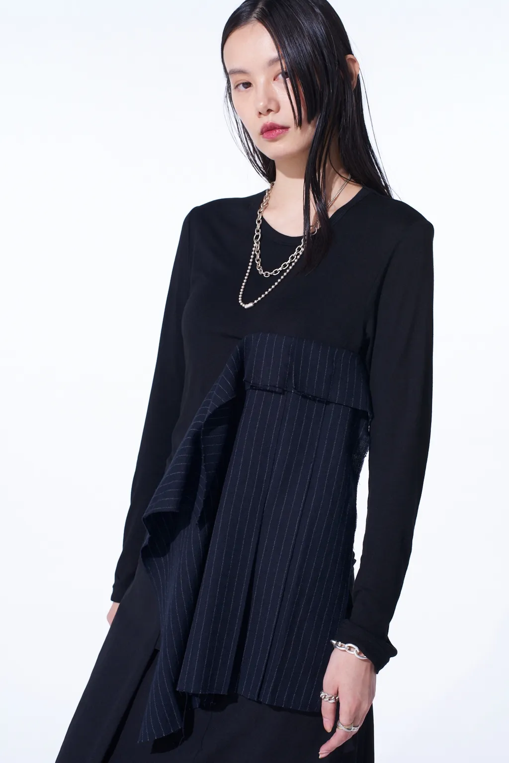 Rayon Jersey Long-Sleeved T-Shirt With Pleated Stripes Fabric