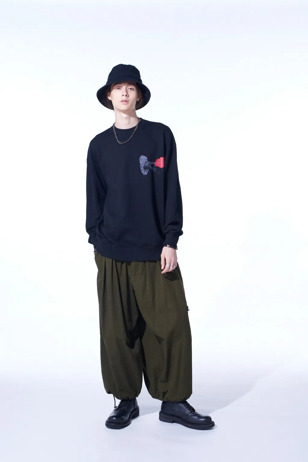 Graphic Pullover Rose In The Hand