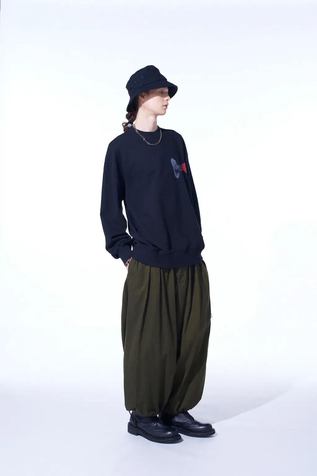 Graphic Pullover Rose In The Hand