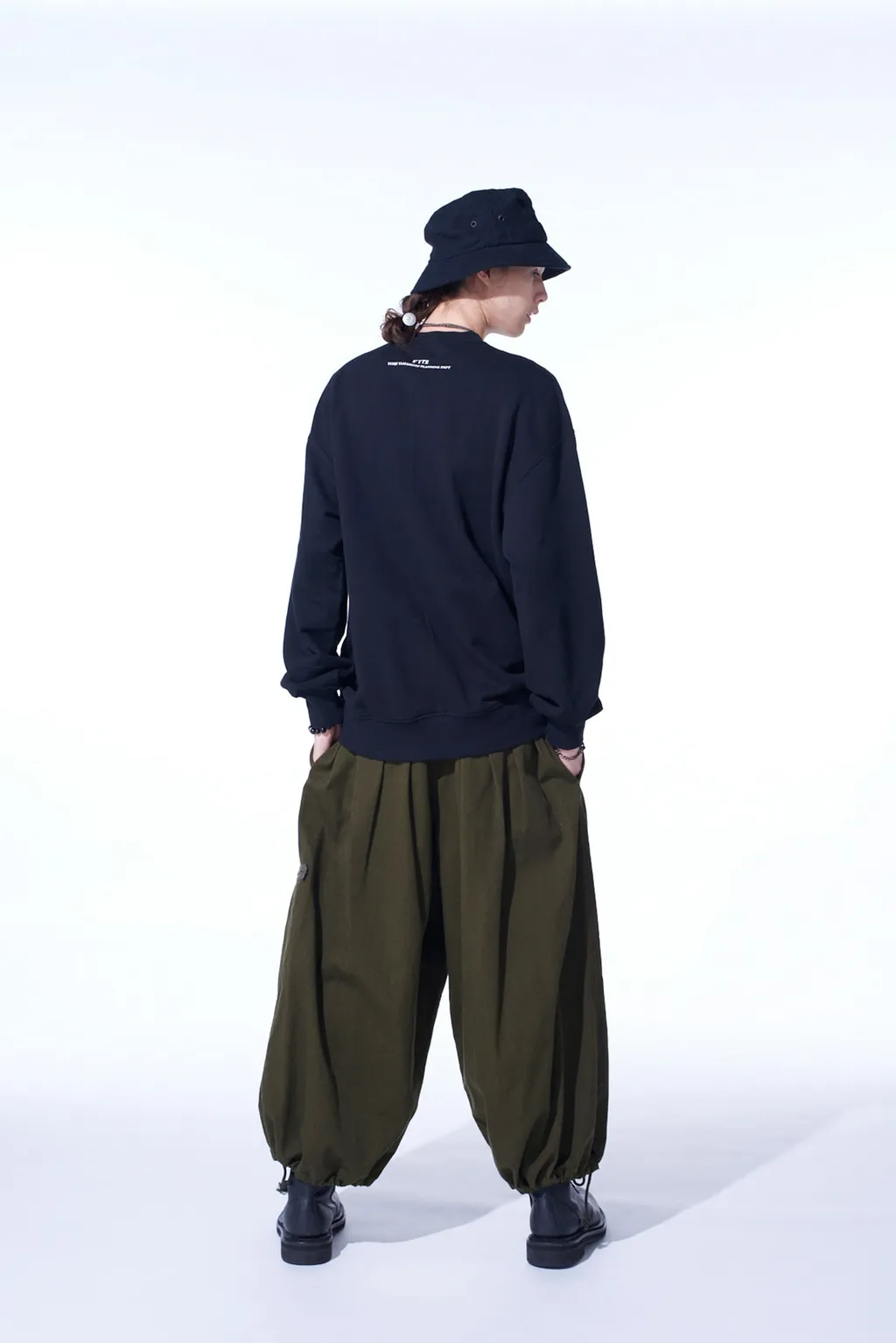 Graphic Pullover Rose In The Hand