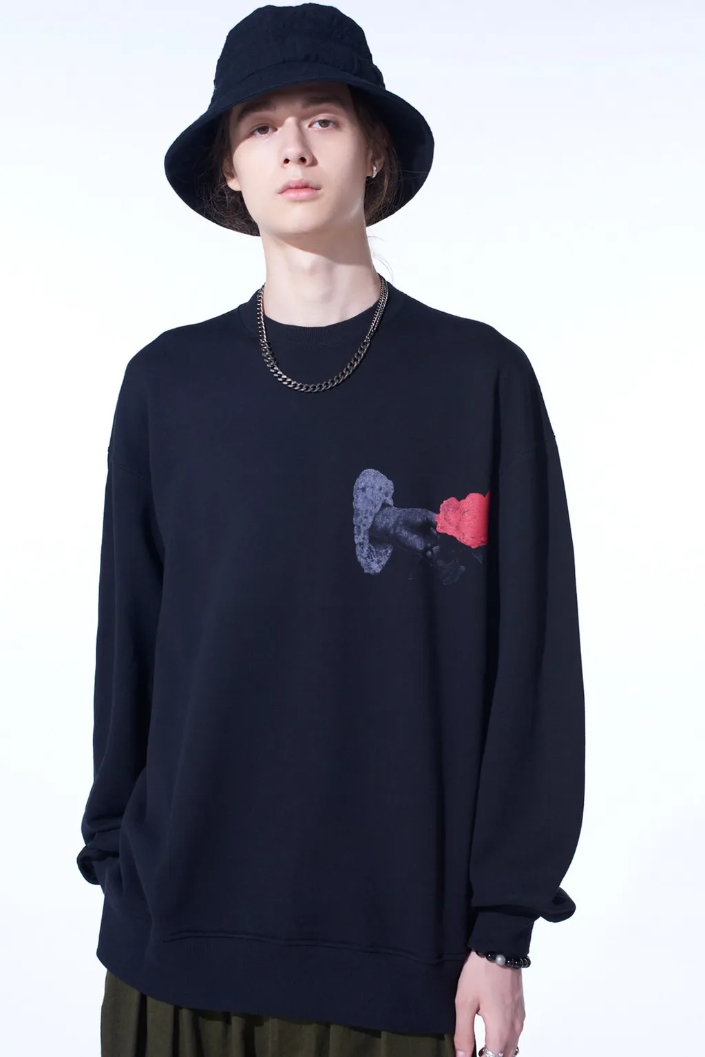 Graphic Pullover Rose In The Hand