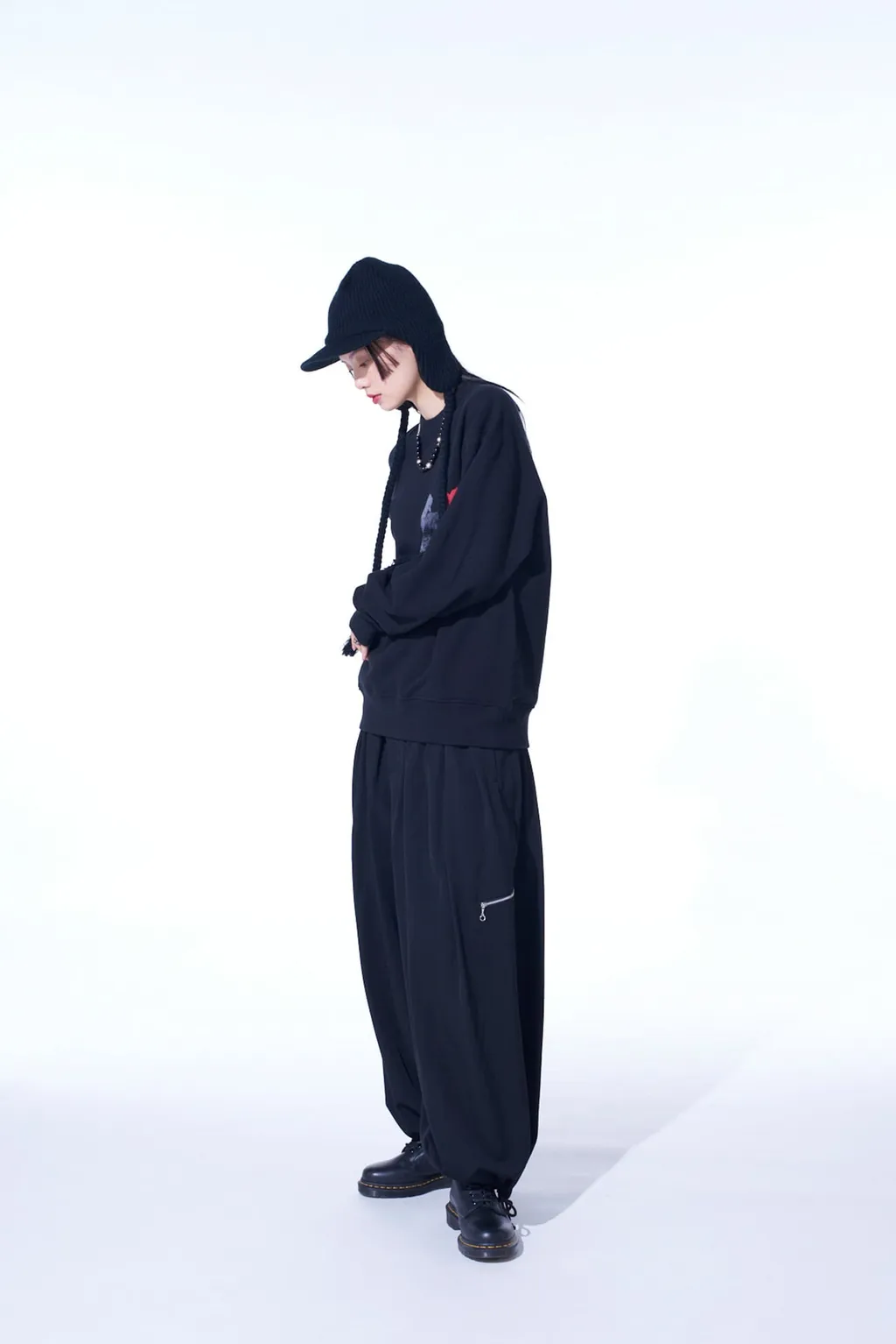 Graphic Pullover Rose In The Hand