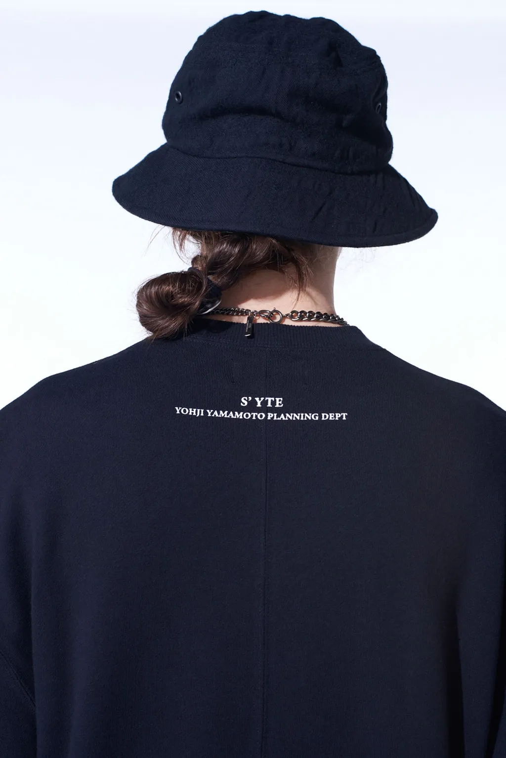 Graphic Pullover Rose In The Hand