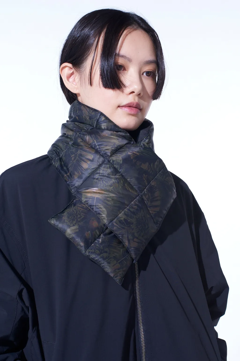 【S'yte X Taion】Dahlia Camouflage Quilted Down Reversible Scarf