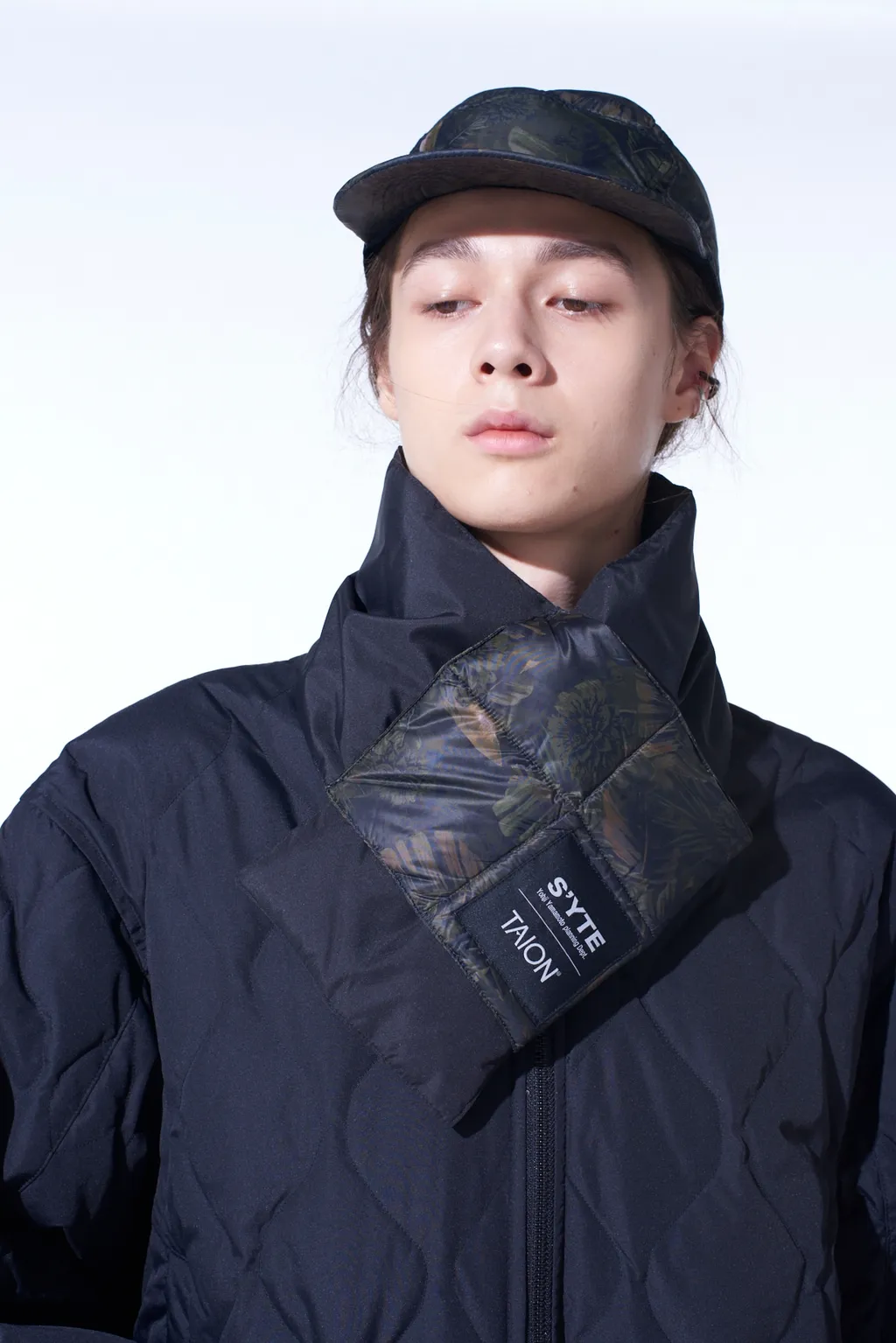 【S'yte X Taion】Dahlia Camouflage Quilted Down Reversible Scarf