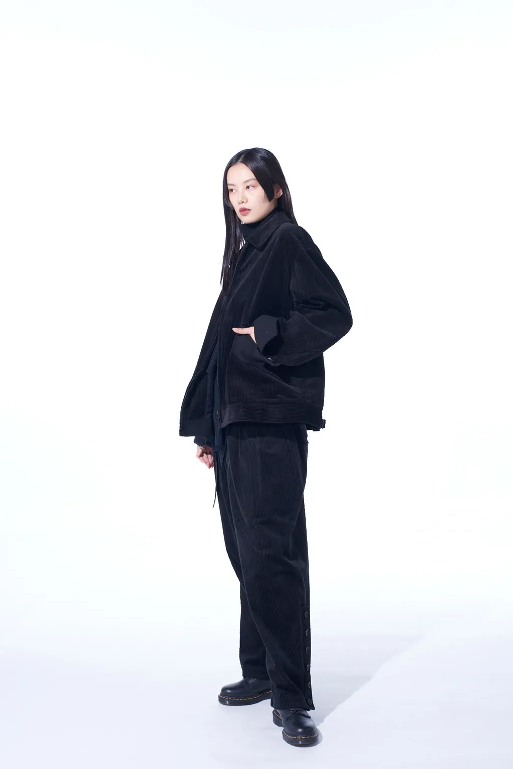 6W Soccer Corduroy Button-Slit Pants