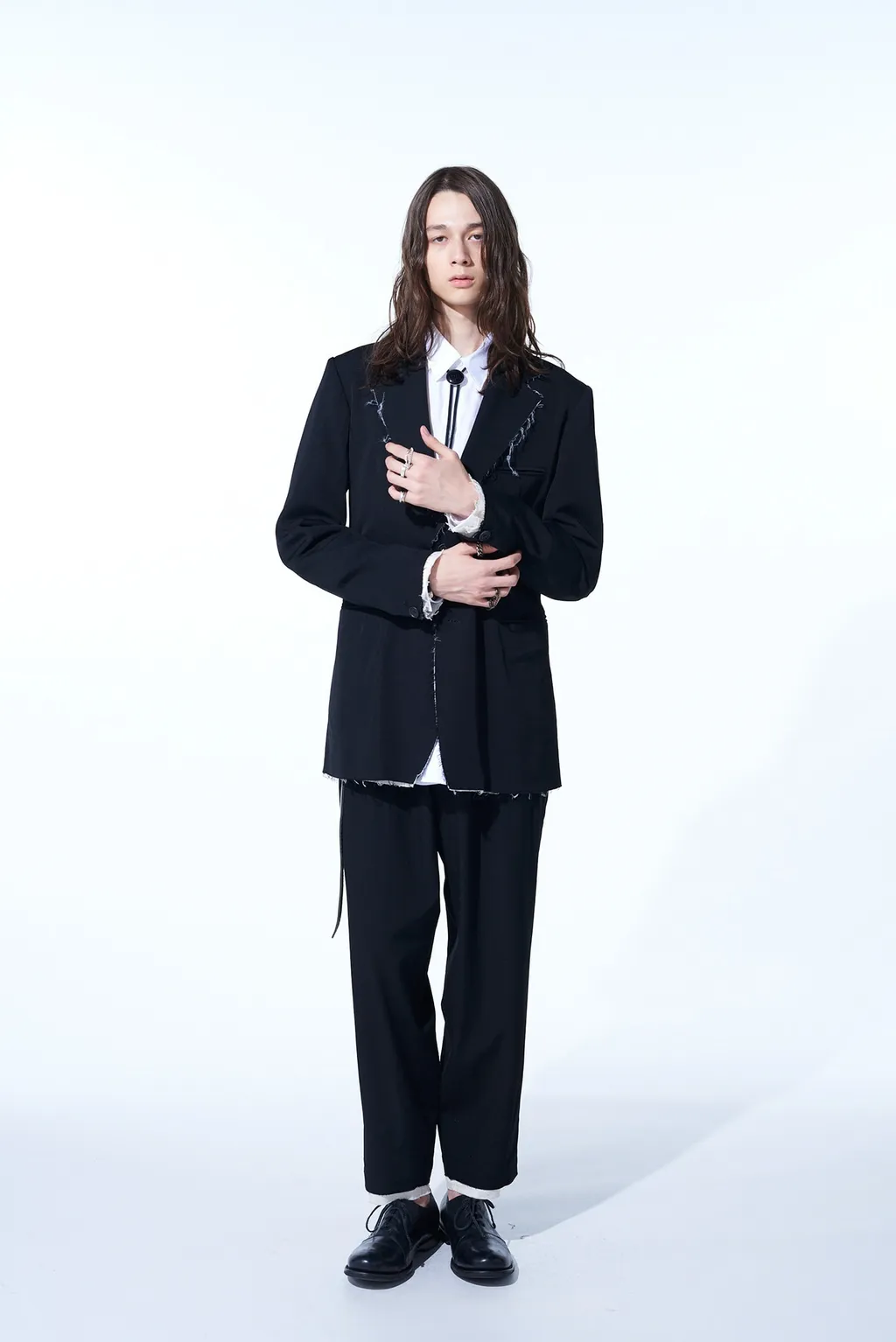 Washer Finished Wool Gabardine 2-Tuck Pants With Cut-Out Hem Design