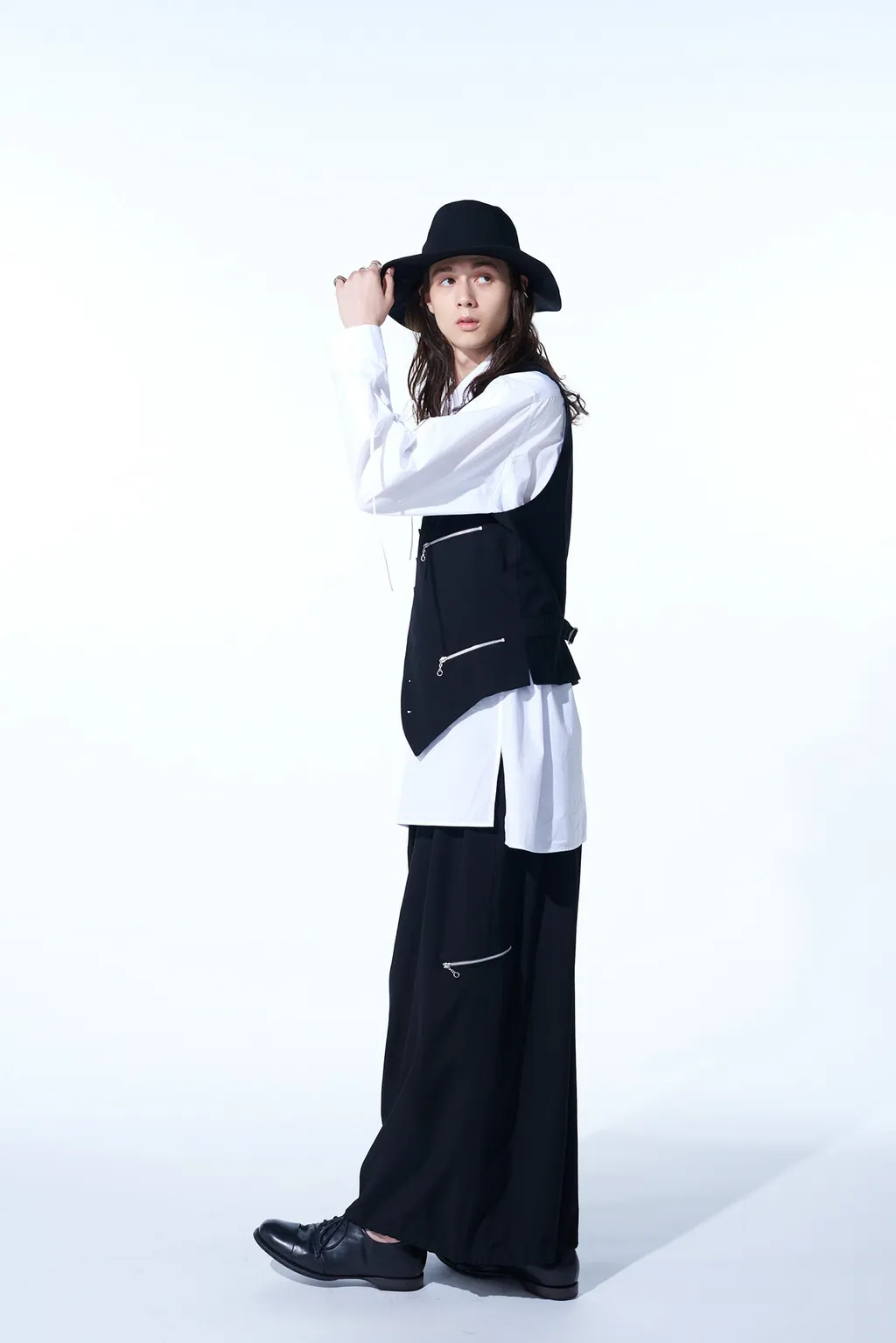 Washer Finished Wool Gabardine Balloon Pants With Zipper Pockets