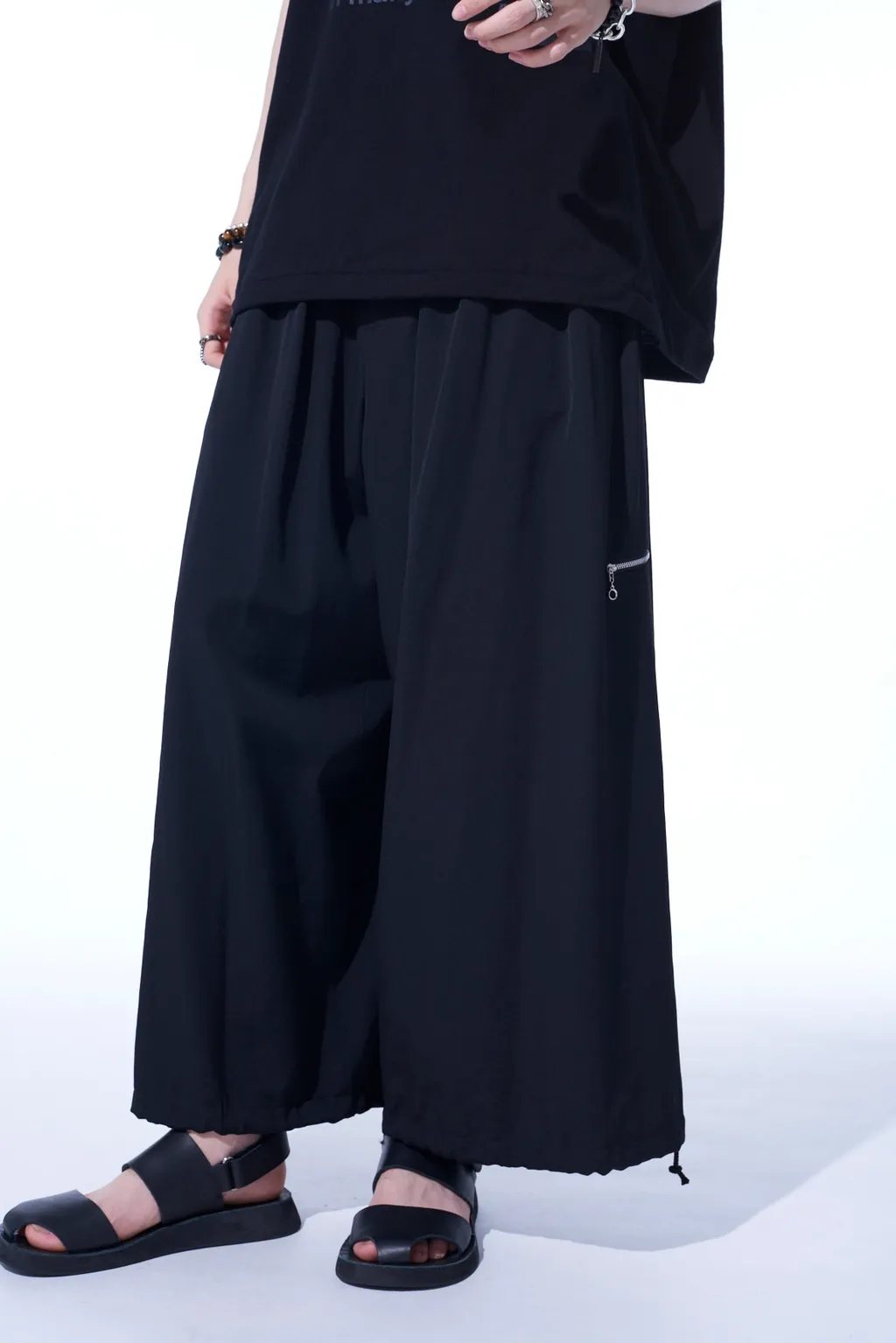 Washer Finished Wool Gabardine Balloon Pants With Zipper Pockets