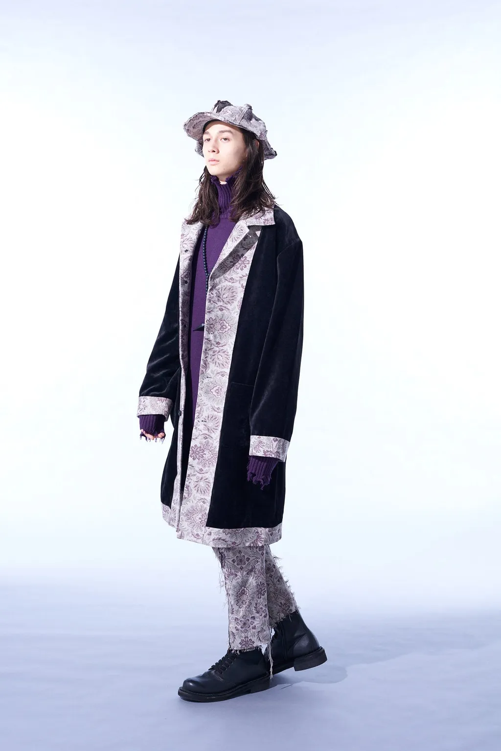 Velveteen Long Coat With Gobelins Jacquard Switched Design