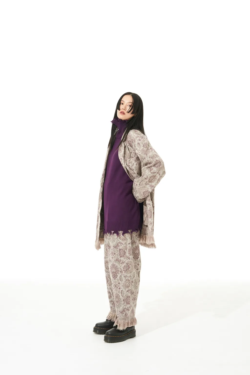 Gobelin-Style Jacquard 2-Tuck Tapered Pants With Fringe Hem Design