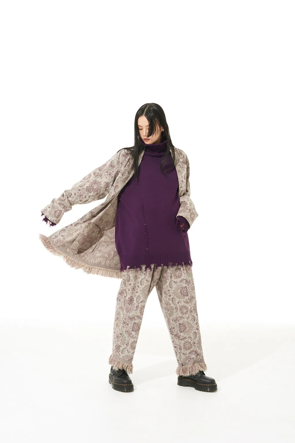 Gobelin-Style Jacquard 2-Tuck Tapered Pants With Fringe Hem Design