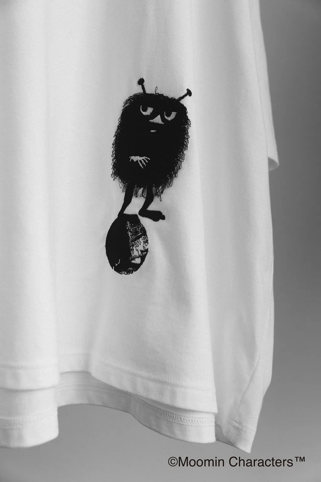 Moomin × A Part Of Me. | Y’S Embroidery Tee Stinky