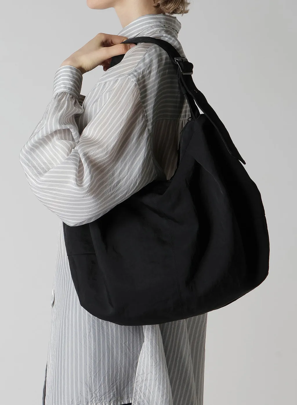 Nylon Washer Twill Gyoza-Style Bag