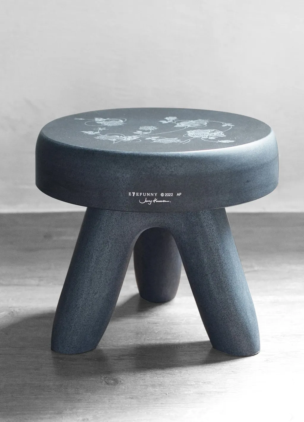 Eyefunny Objects “K Stool” Black Granite / Wildside Model
