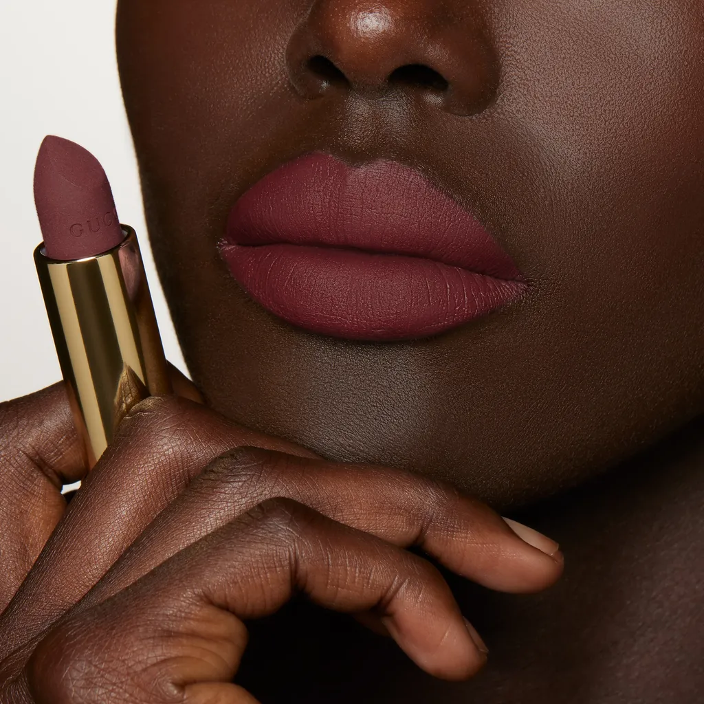 530 , Rouge à LÈVres Mat Lipstick Emilie Burgundy