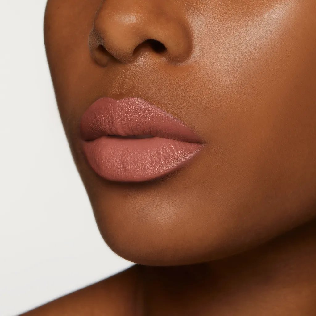 132 , Rouge à LÈVres Mat Lipstick Lilla Tawnie
