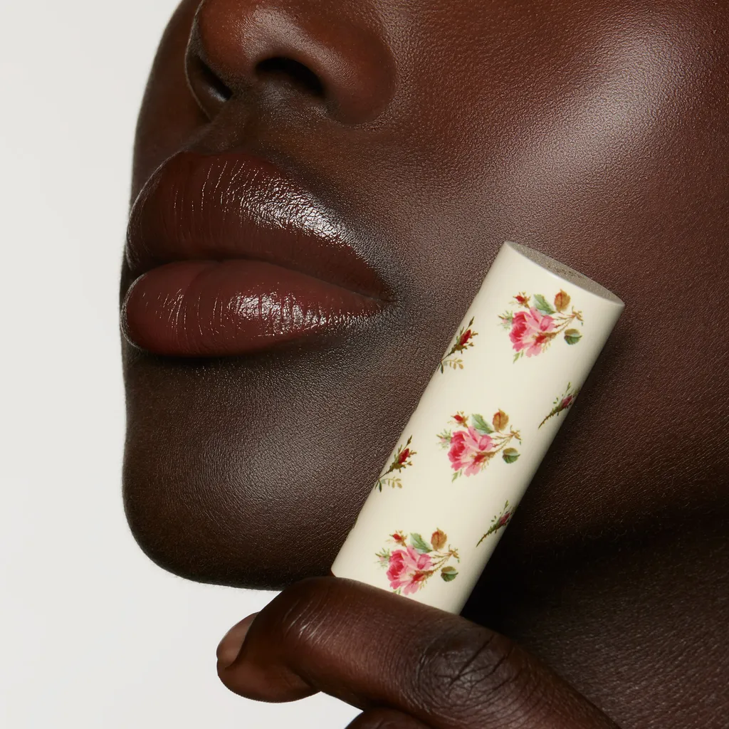 134 , Rouge à LÈVres Voile Lipstick Clara Chestnut