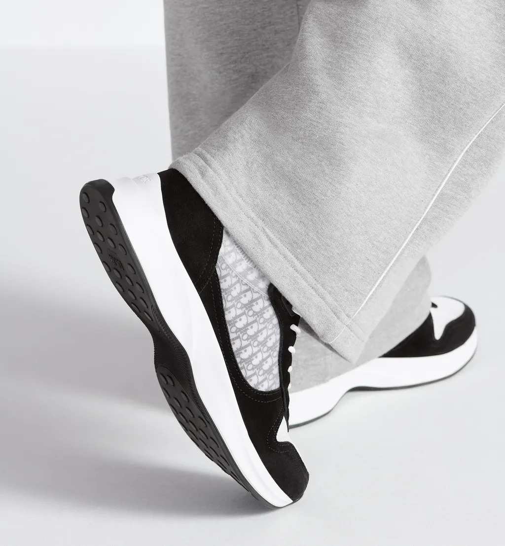 B25 Runner Sneaker