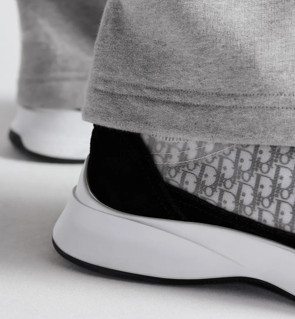 B25 Runner Sneaker