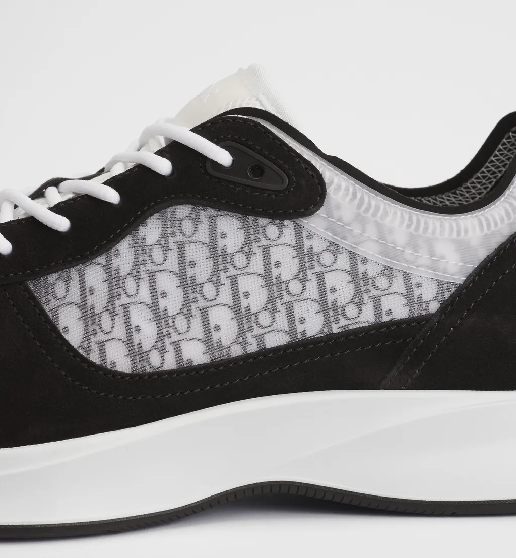 B25 Runner Sneaker