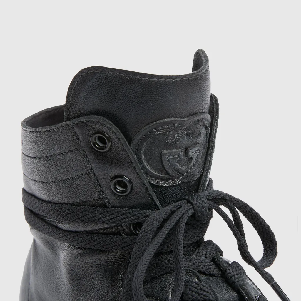Stretch High-Top Trainer