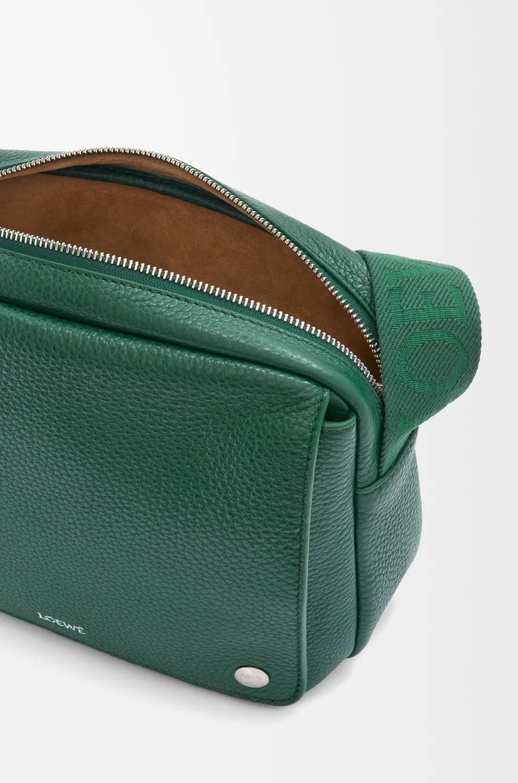 Medium Pebble Messenger Bag In Supple Grained Calfskin