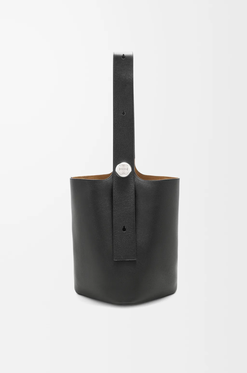 Large Pebble Bucket In Supple Grained Calfskin