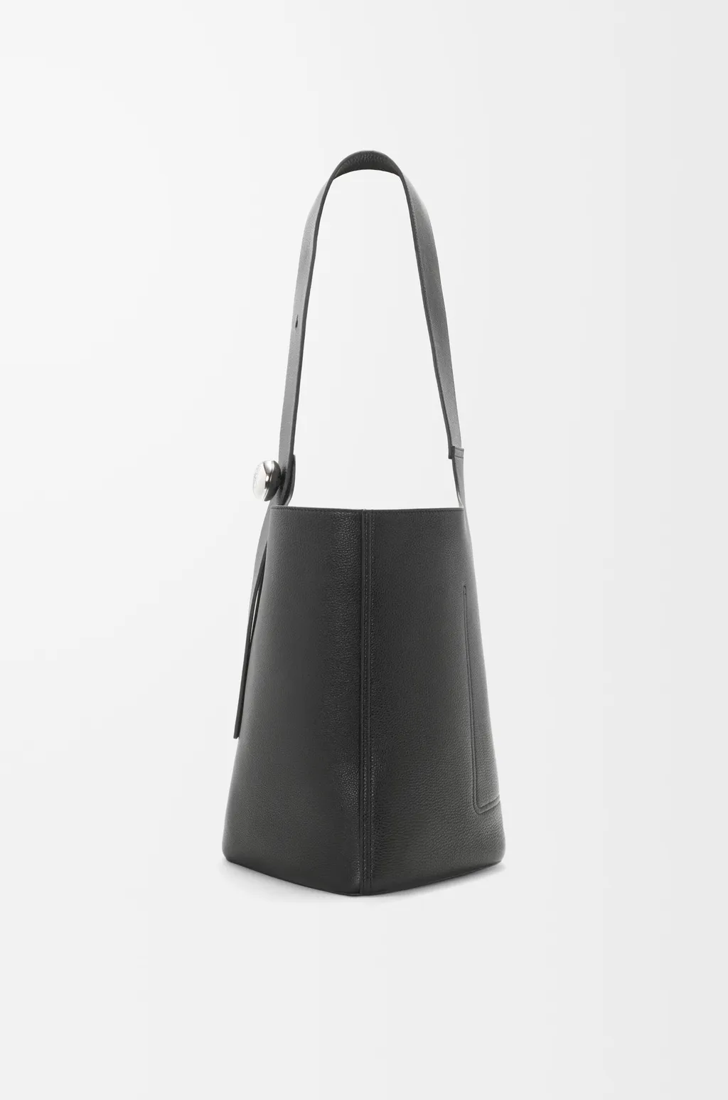 Large Pebble Bucket In Supple Grained Calfskin