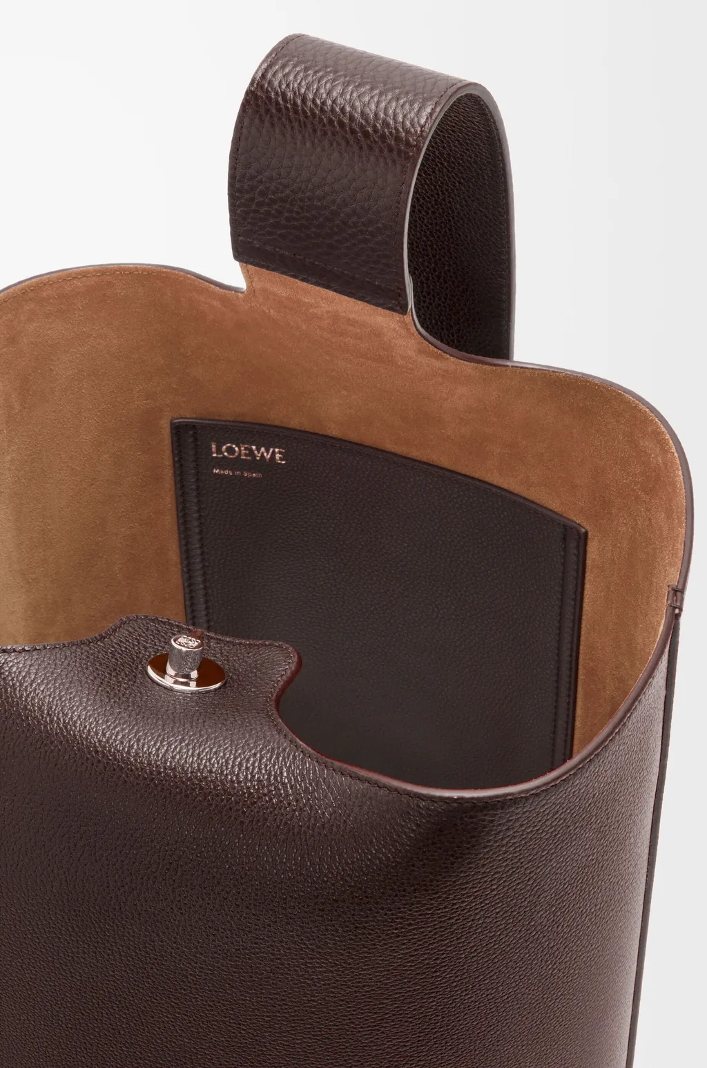 Large Pebble Bucket In Supple Grained Calfskin
