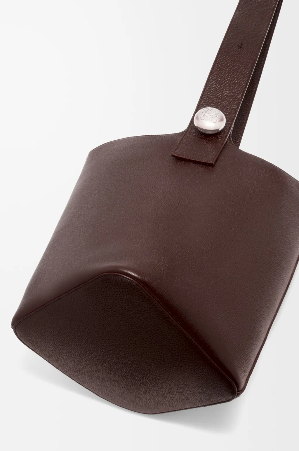 Large Pebble Bucket In Supple Grained Calfskin