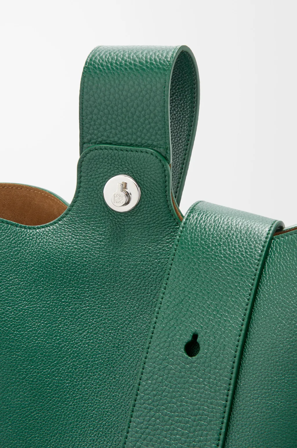 Large Pebble Bucket In Supple Grained Calfskin