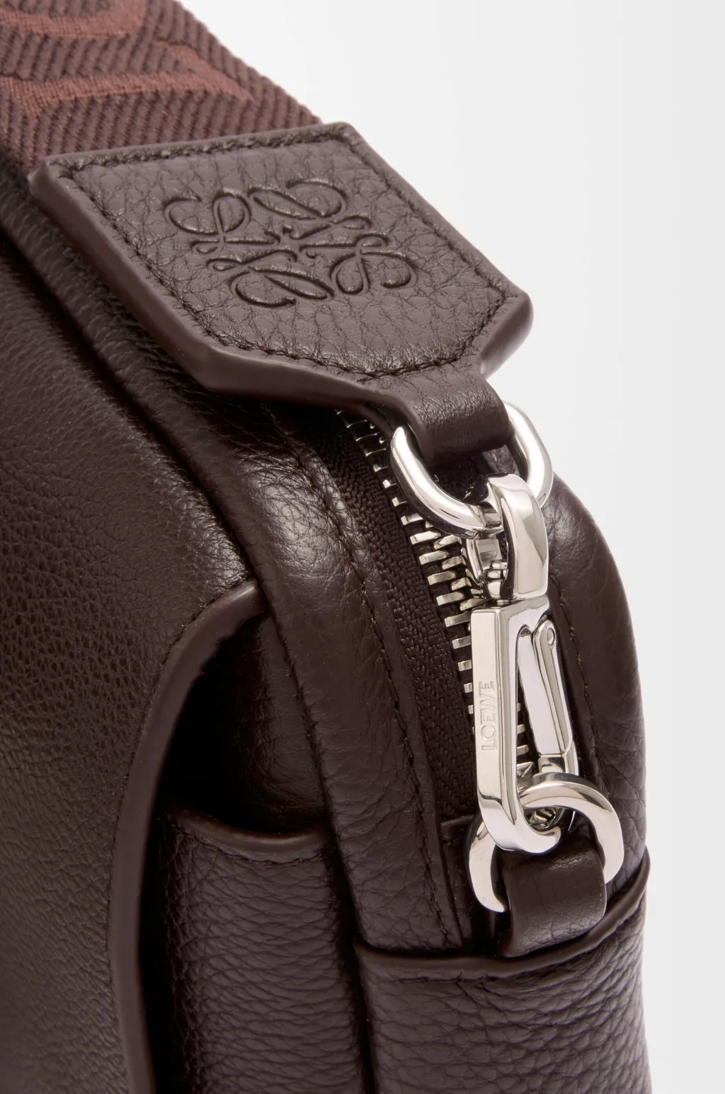 Small Pebble Messenger Bag In Supple Grained Calfskin