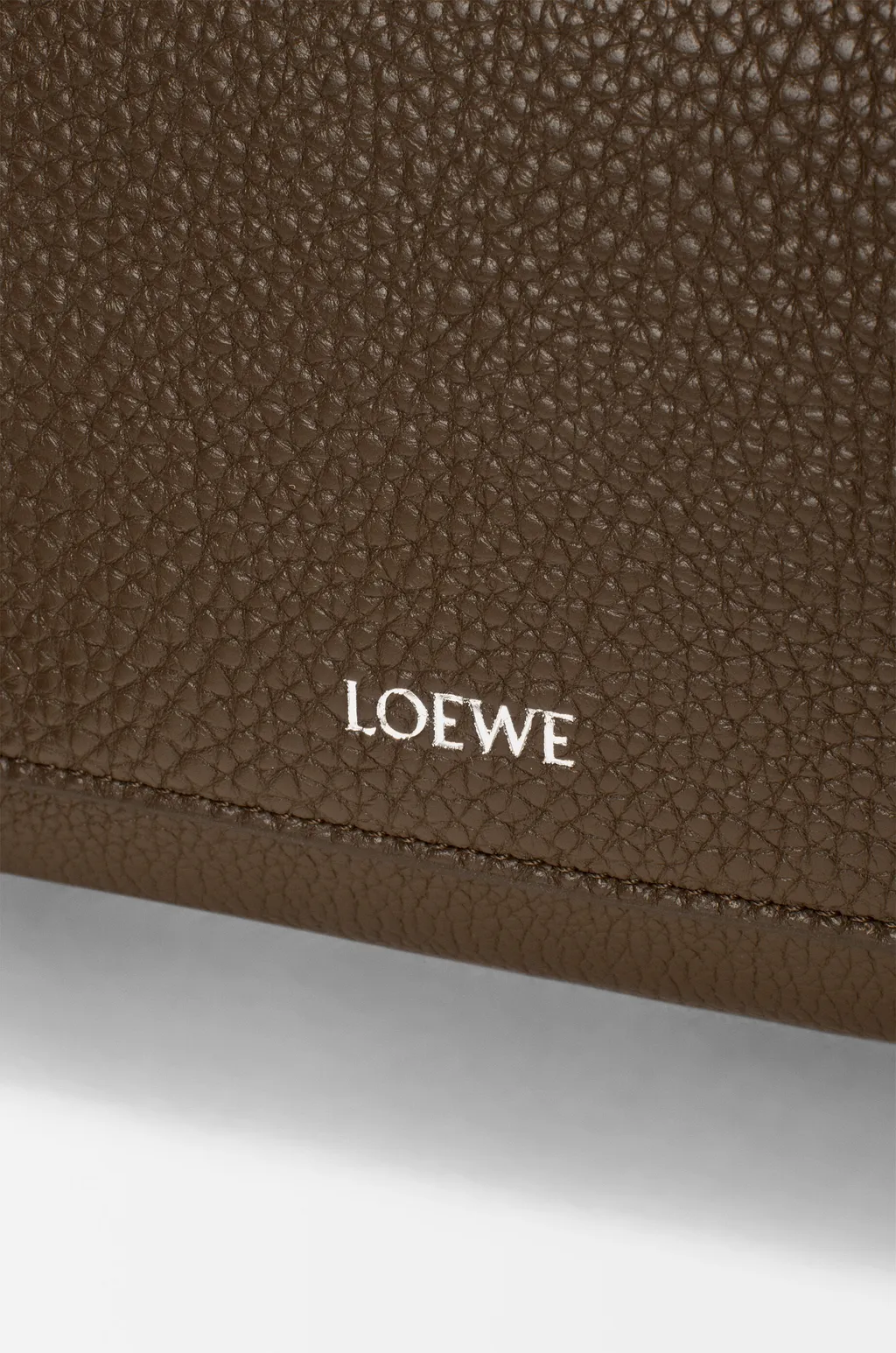 Small Pebble Messenger Bag In Supple Grained Calfskin
