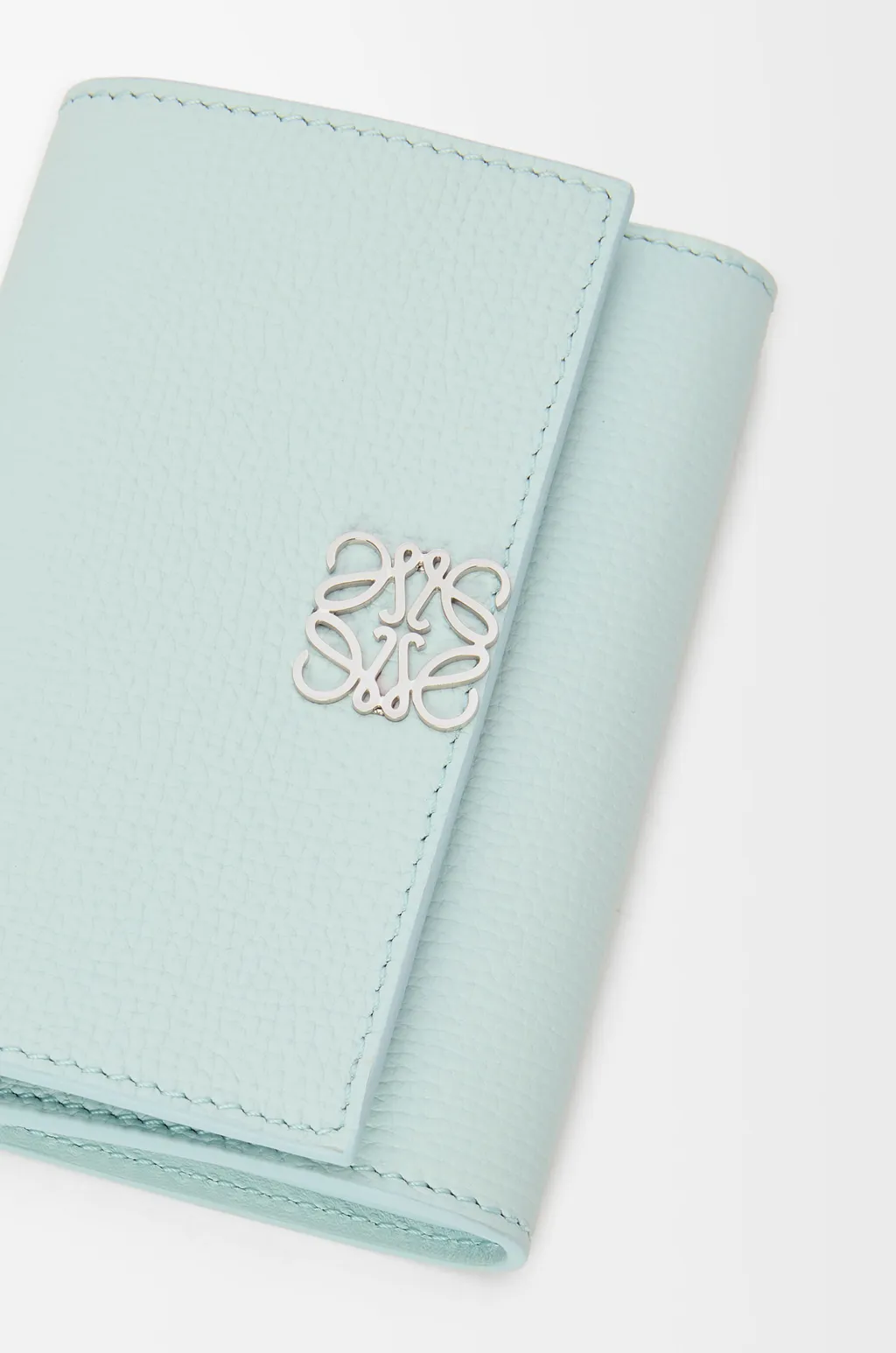 Anagram Small Vertical Wallet In Pebble Grained Calfskin