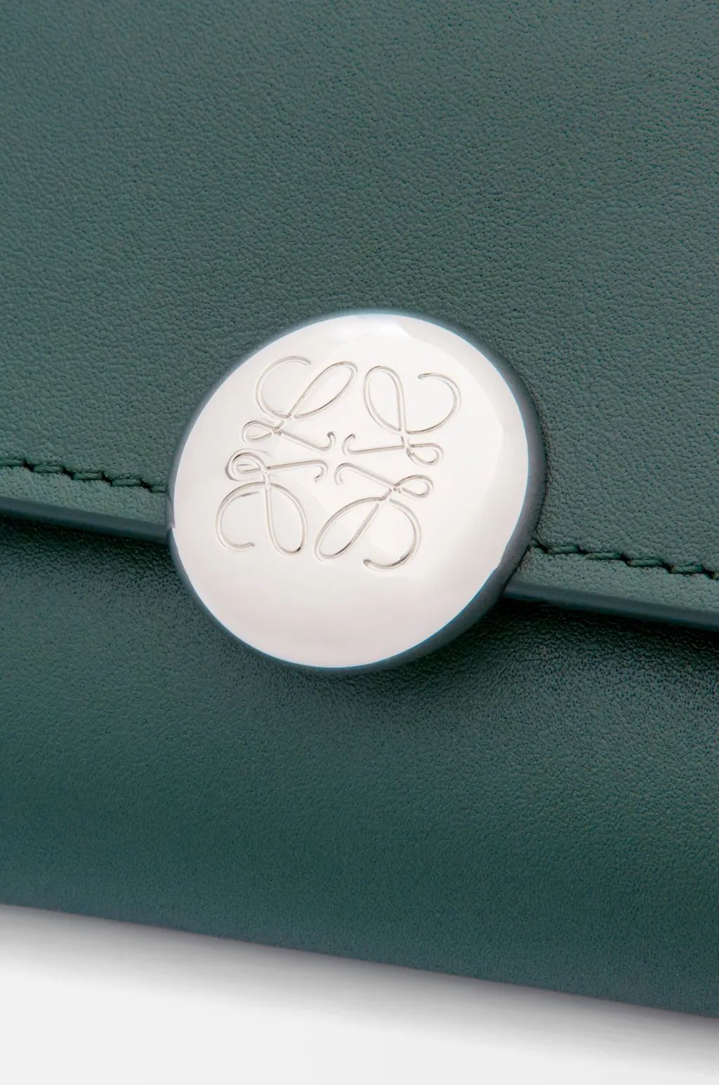 Pebble Small Vertical Wallet In Shiny Nappa Calfskin
