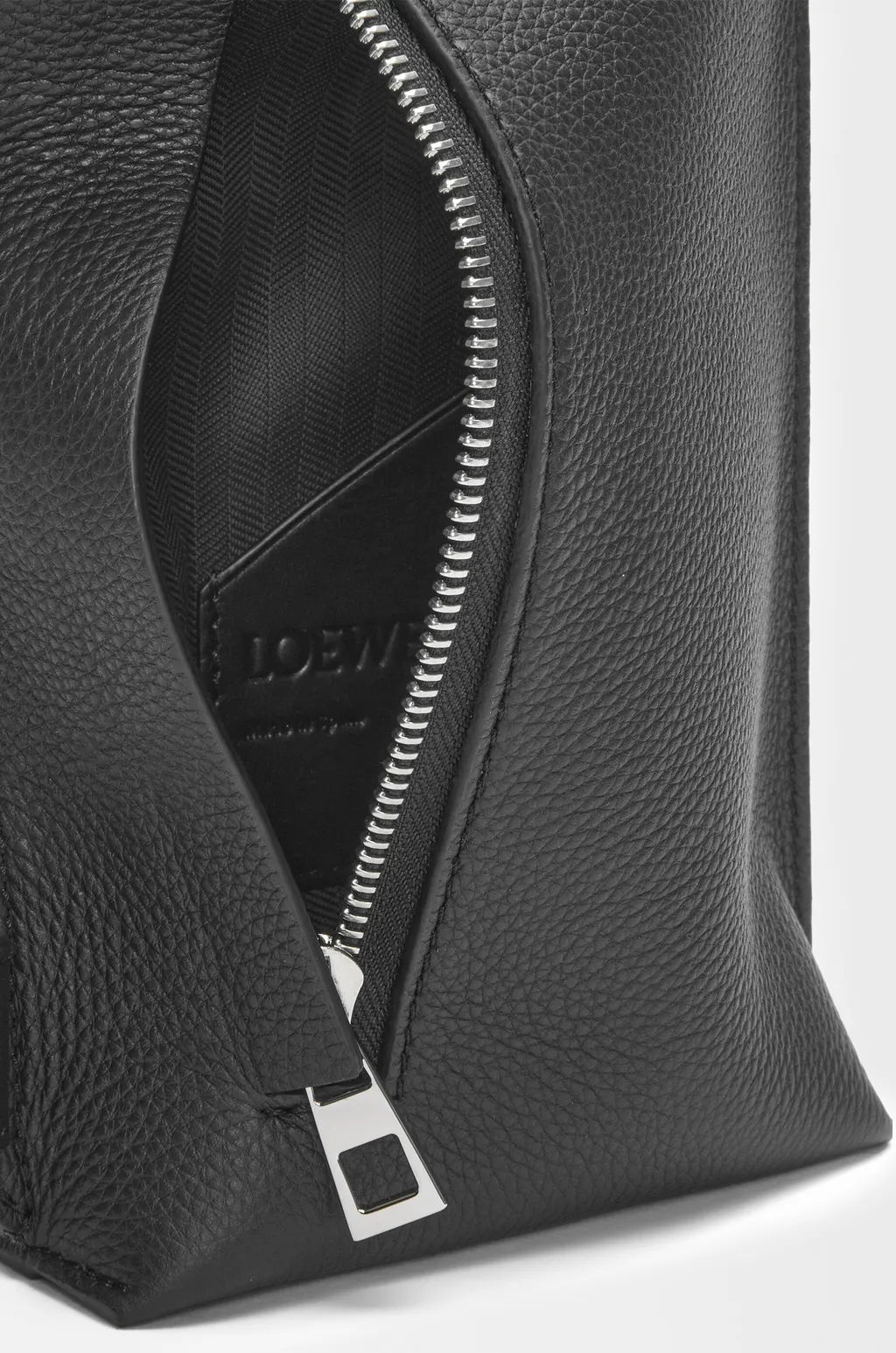 Vertical T Pocket In Soft Grained Calfskin