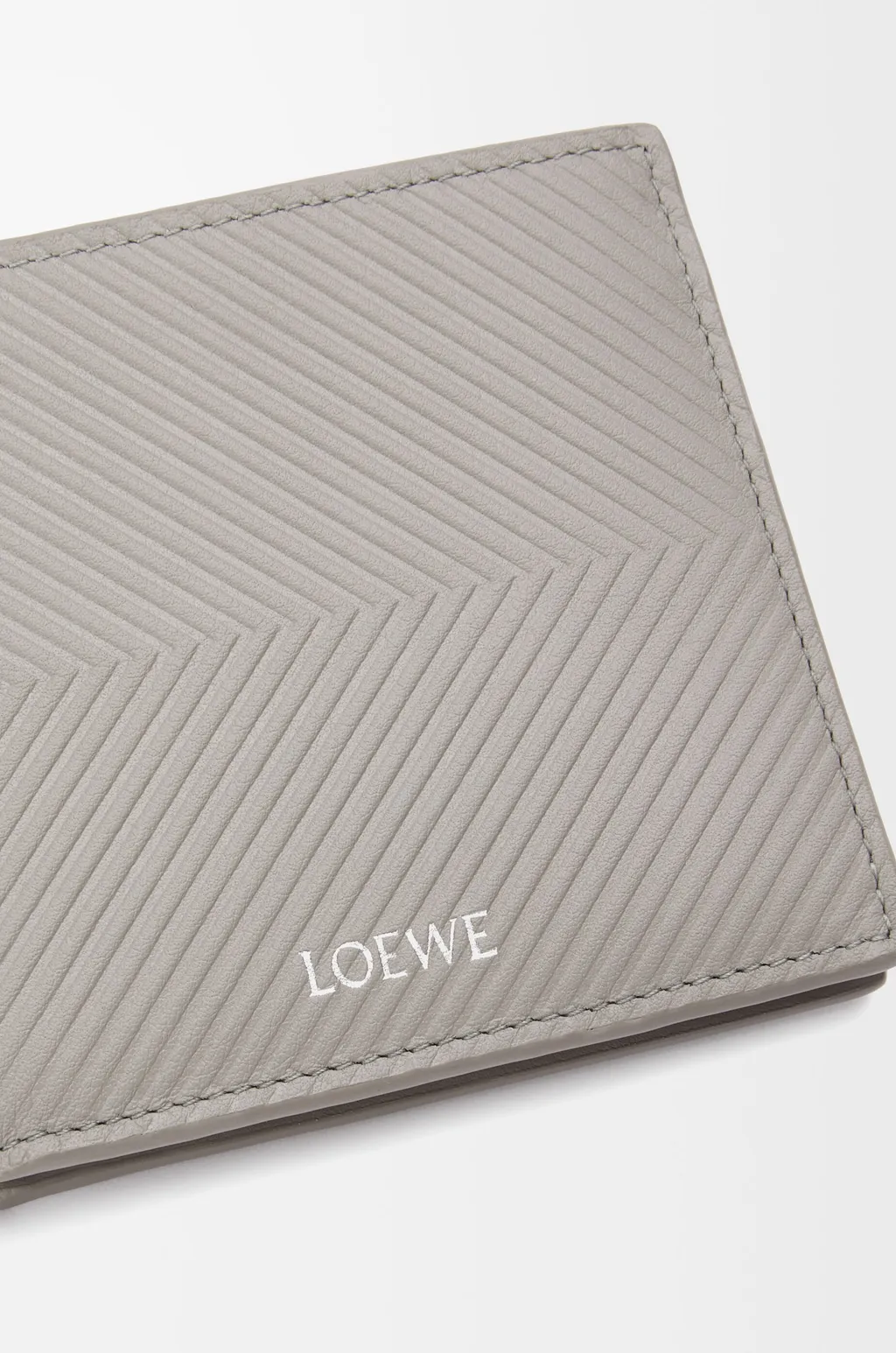 Bifold Wallet In Textured Classic Calfskin