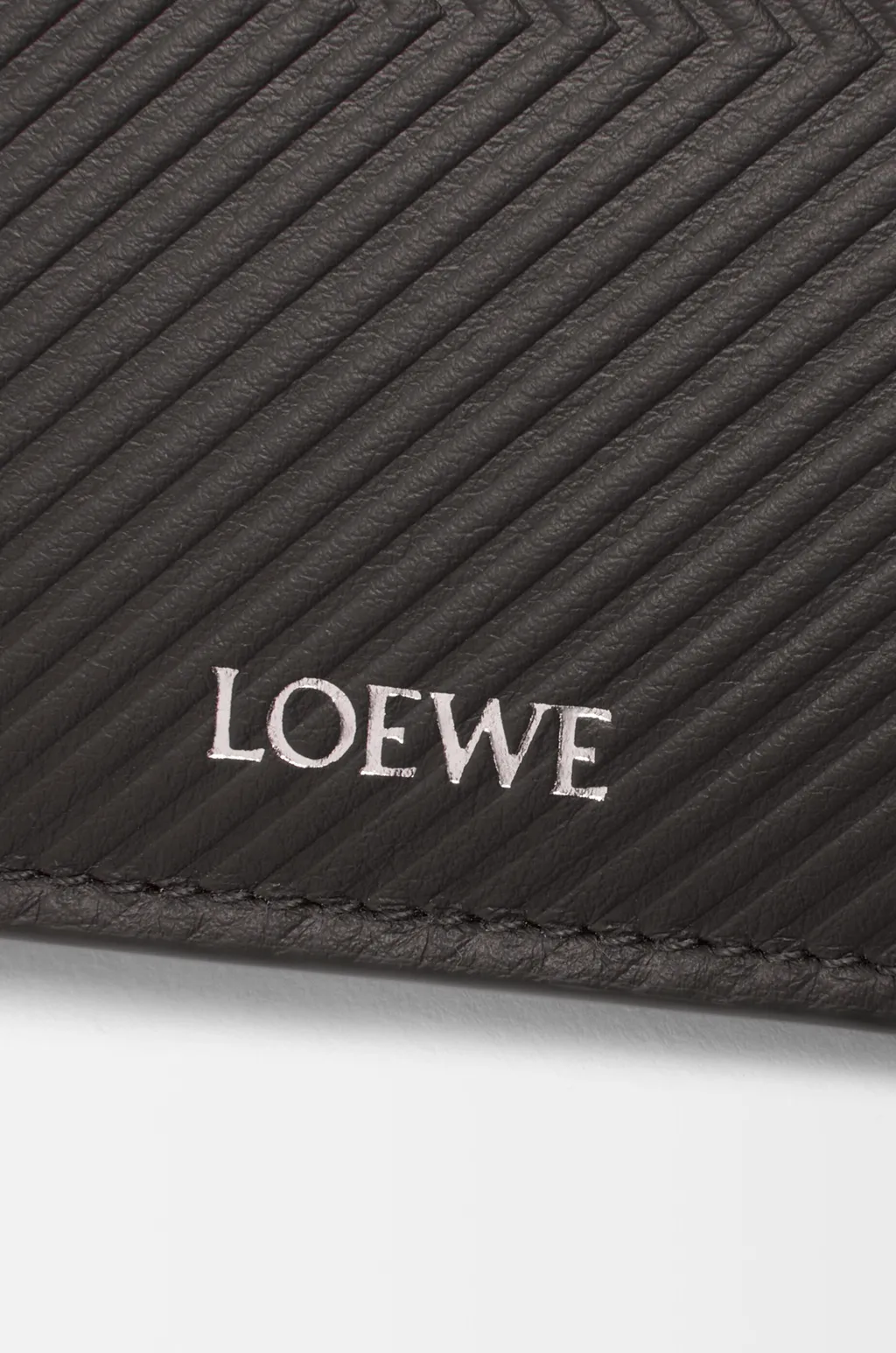 Bifold Wallet In Textured Classic Calfskin