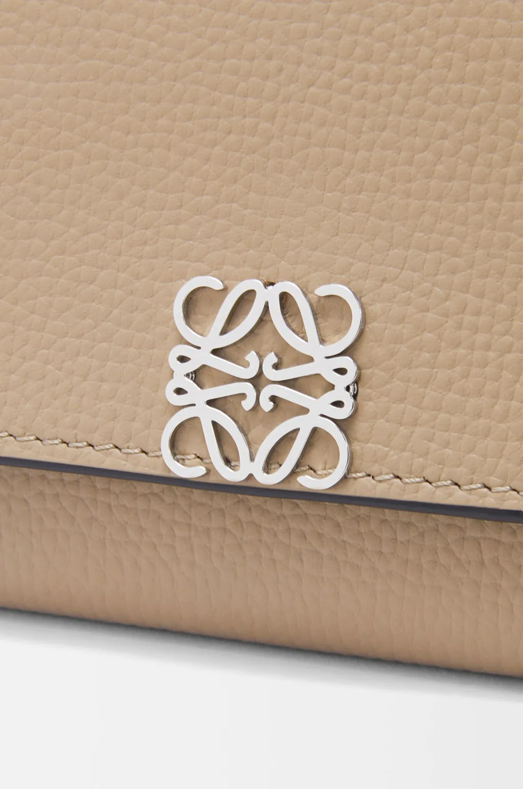Anagram Continental Wallet In Pebble Grained Calfskin