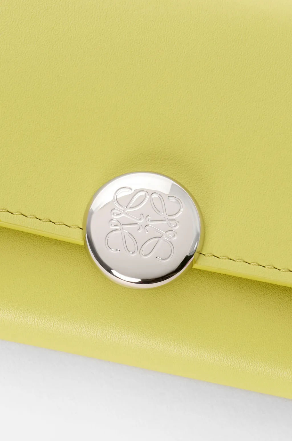 Pebble Small Vertical Wallet In Shiny Nappa Calfskin