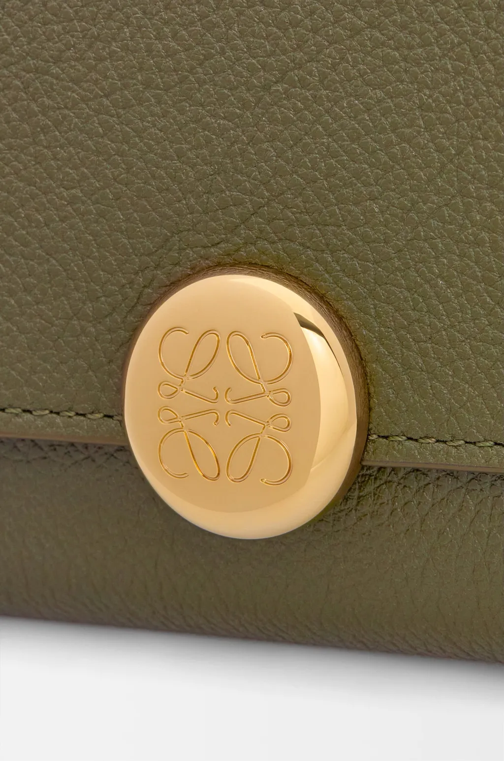 Pebble Small Vertical Wallet In Pebble Grained Calfskin
