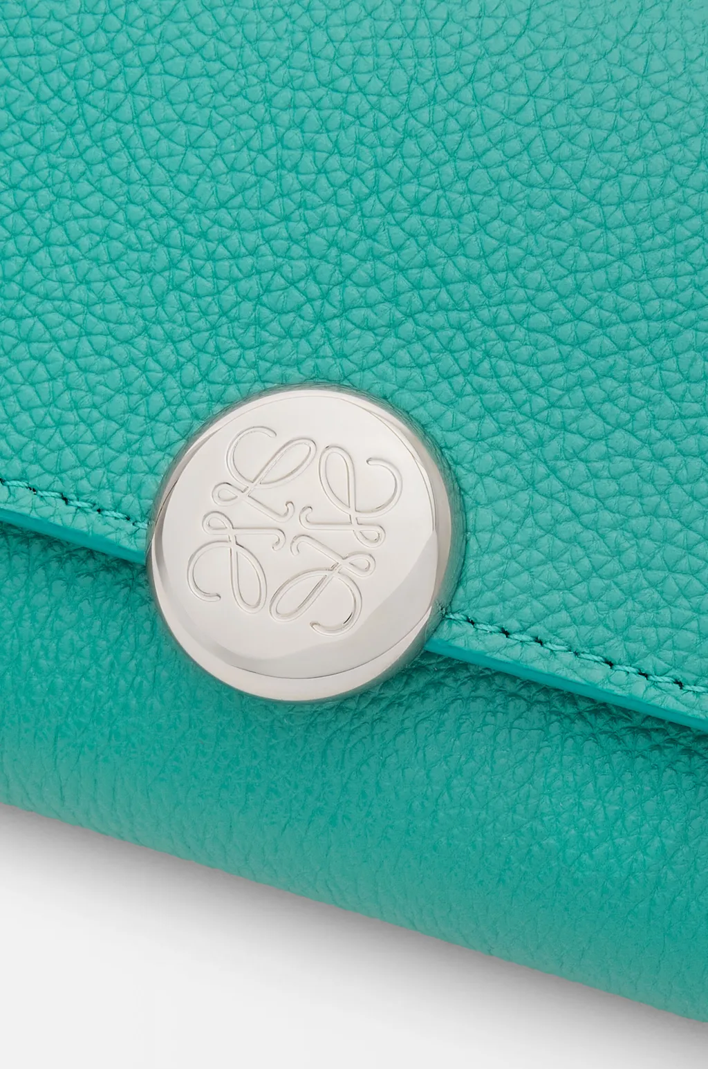 Pebble Small Vertical Wallet In Pebble Grained Calfskin